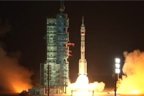 神舟十九号载人飞船发射成功：空间站组合体进入对接轨道